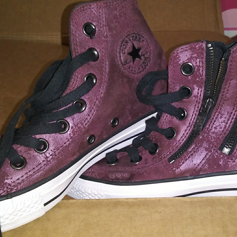 5.5 Young Ladies OR Women's Converse High tops